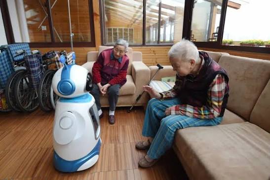 Beijing Advocates for Elderly Care Robots in Households Amidst Market Challenges
