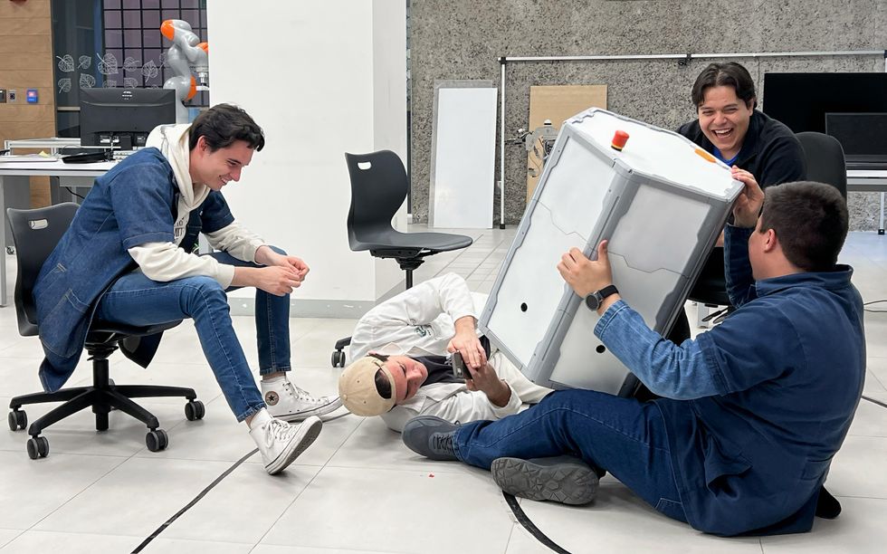 ITESO Team Develops RoboMeshA Portable Educational Platform for Robotics Learning