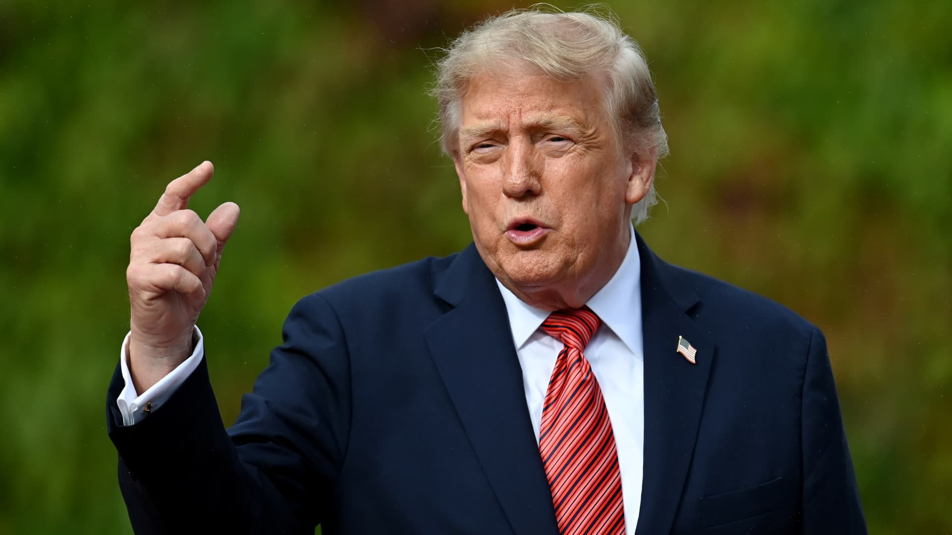 Trump Reports Over 1,100 Securities Transactions in July, Including Major Sales of Microsoft and Amazon