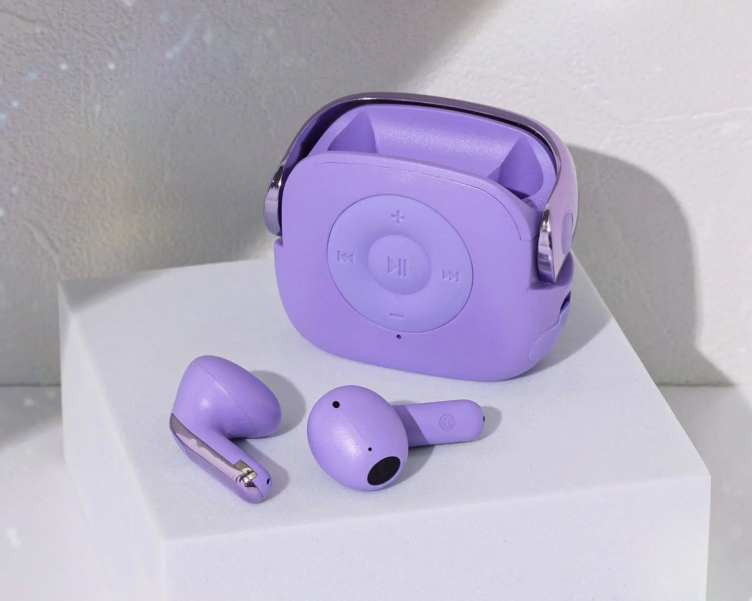3COINS Launches PlayPod Wireless Earphones Priced at 3080 Yen with microSD Support