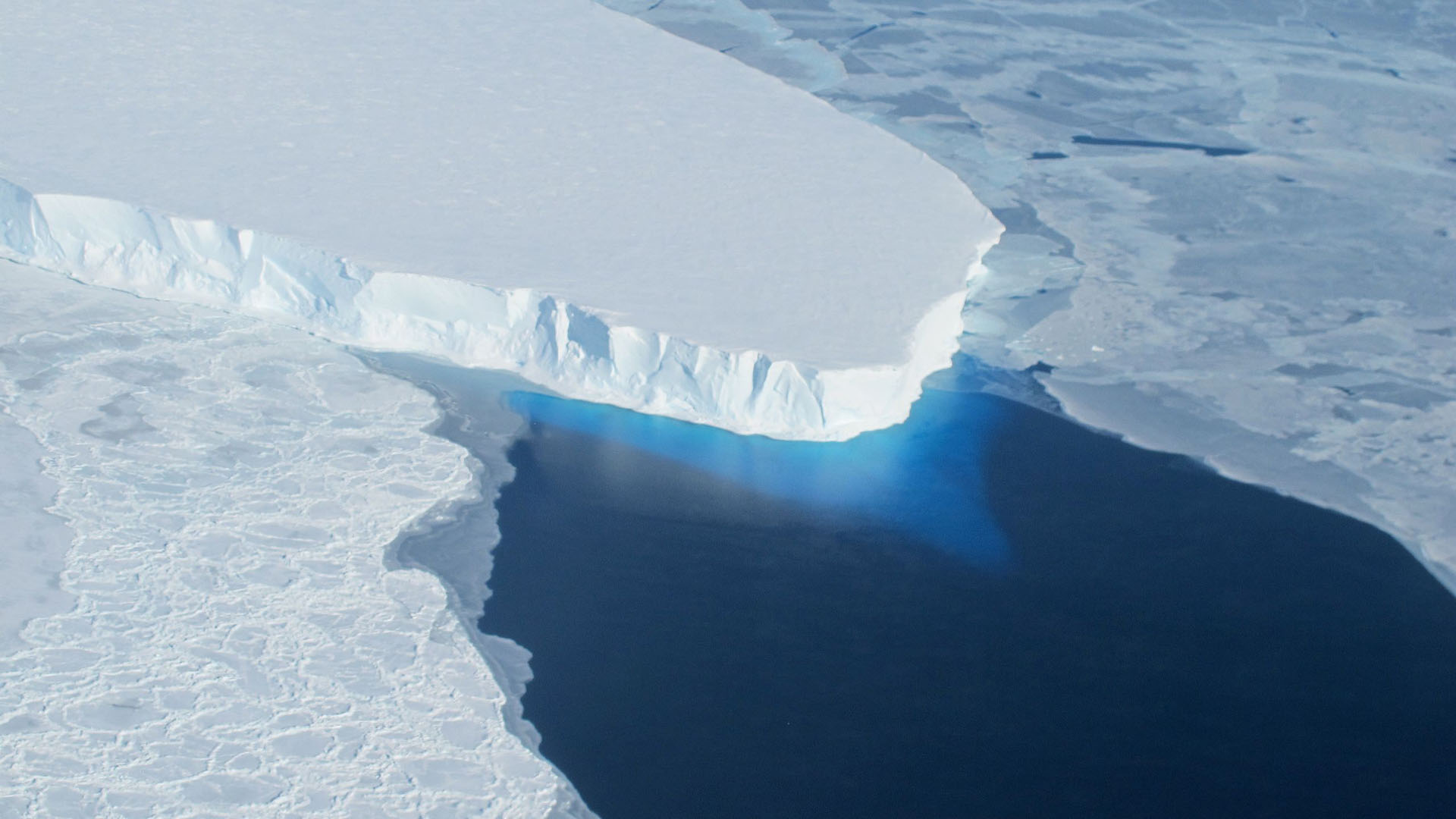 Research Reveals 12.5 Trillion Tons of Polar Ice Loss Since the 1970s
