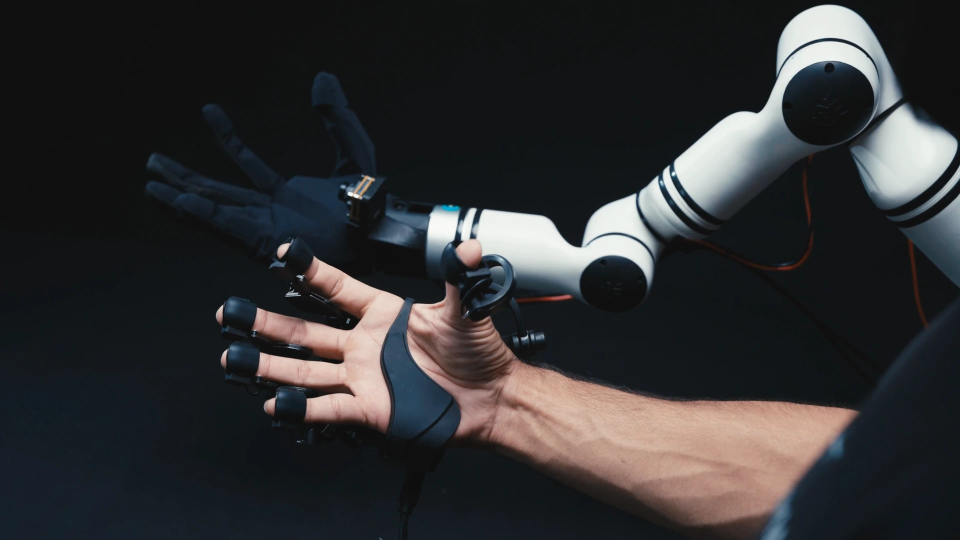Chestnut Robotics Unveils Aero Hand and Aero UMI for Enhanced Robotic Control
