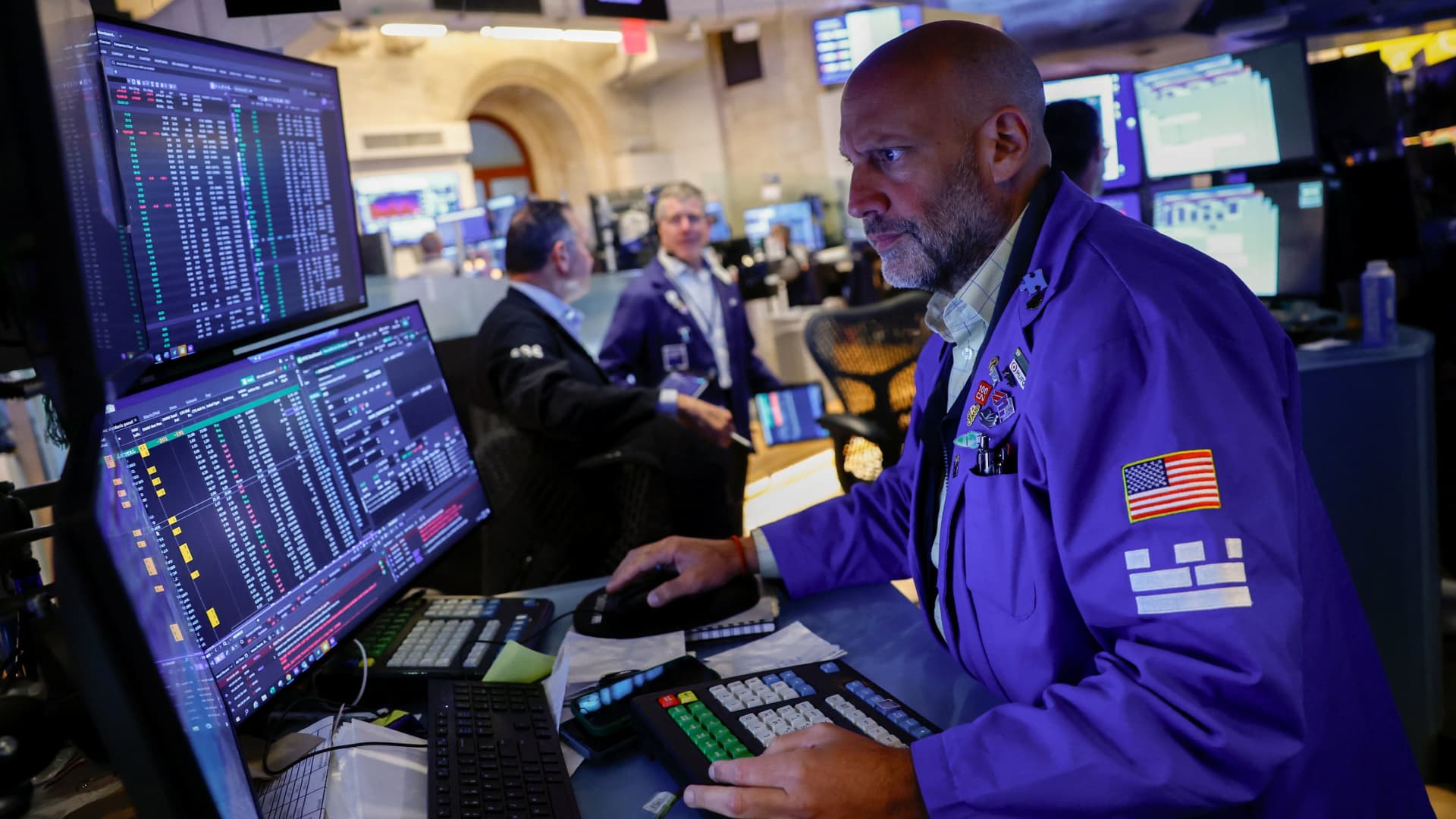 Meta and Microsoft Drive Tech Stocks Higher Amid Rising Bond Yields