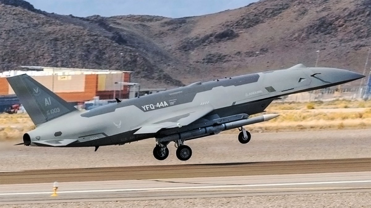 Anduril's YFQ-44A Fury CCA Completes Formation Flights with F-35 Fighters