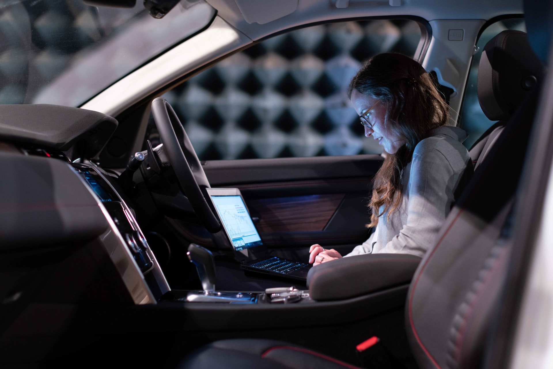 Amazon's Zoox Expands Robotaxi Service in San Francisco, Competing with Waymo and Tesla