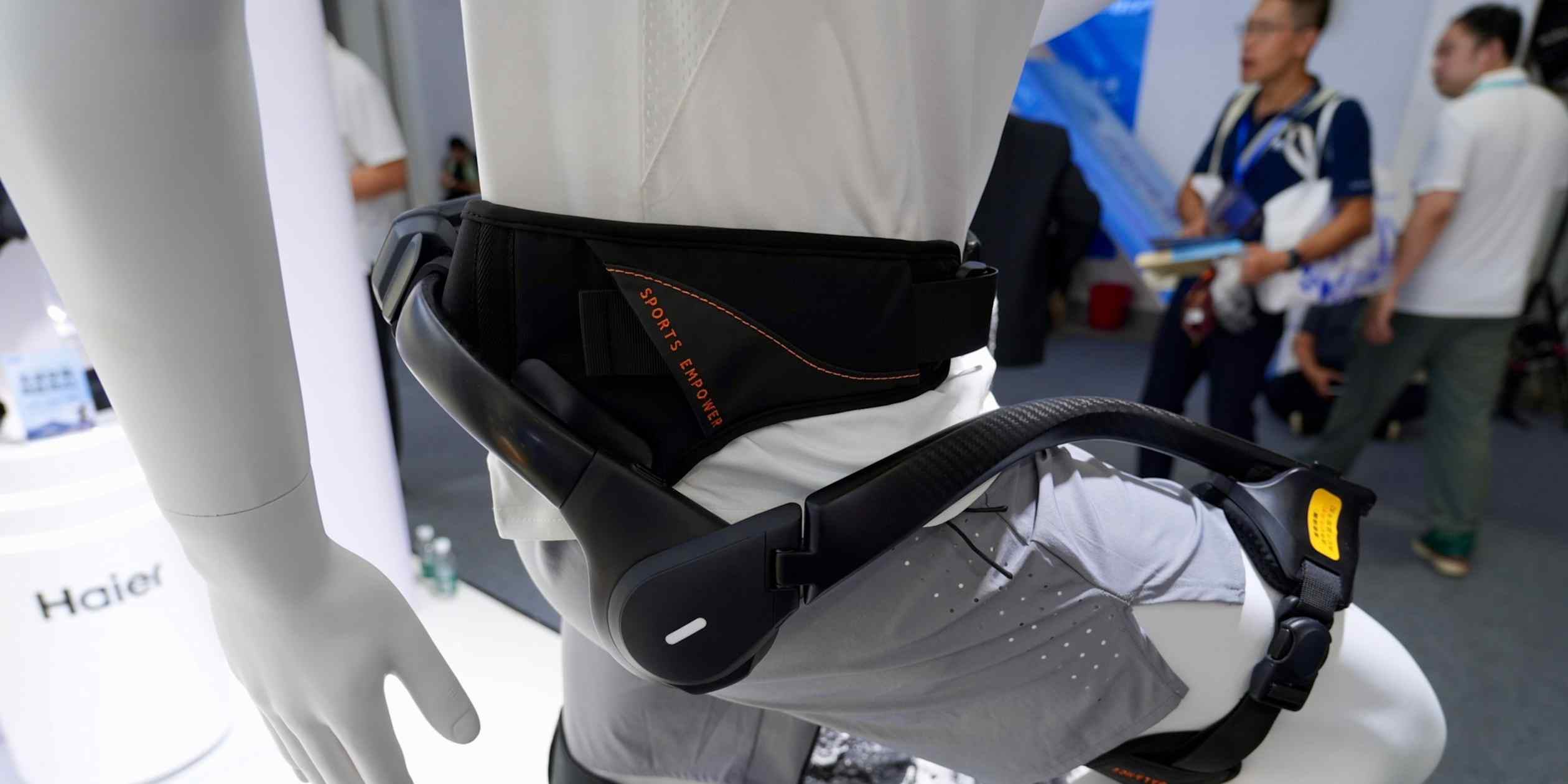 China's Exoskeleton Robots Transition into Consumer Markets Beyond Medical Use