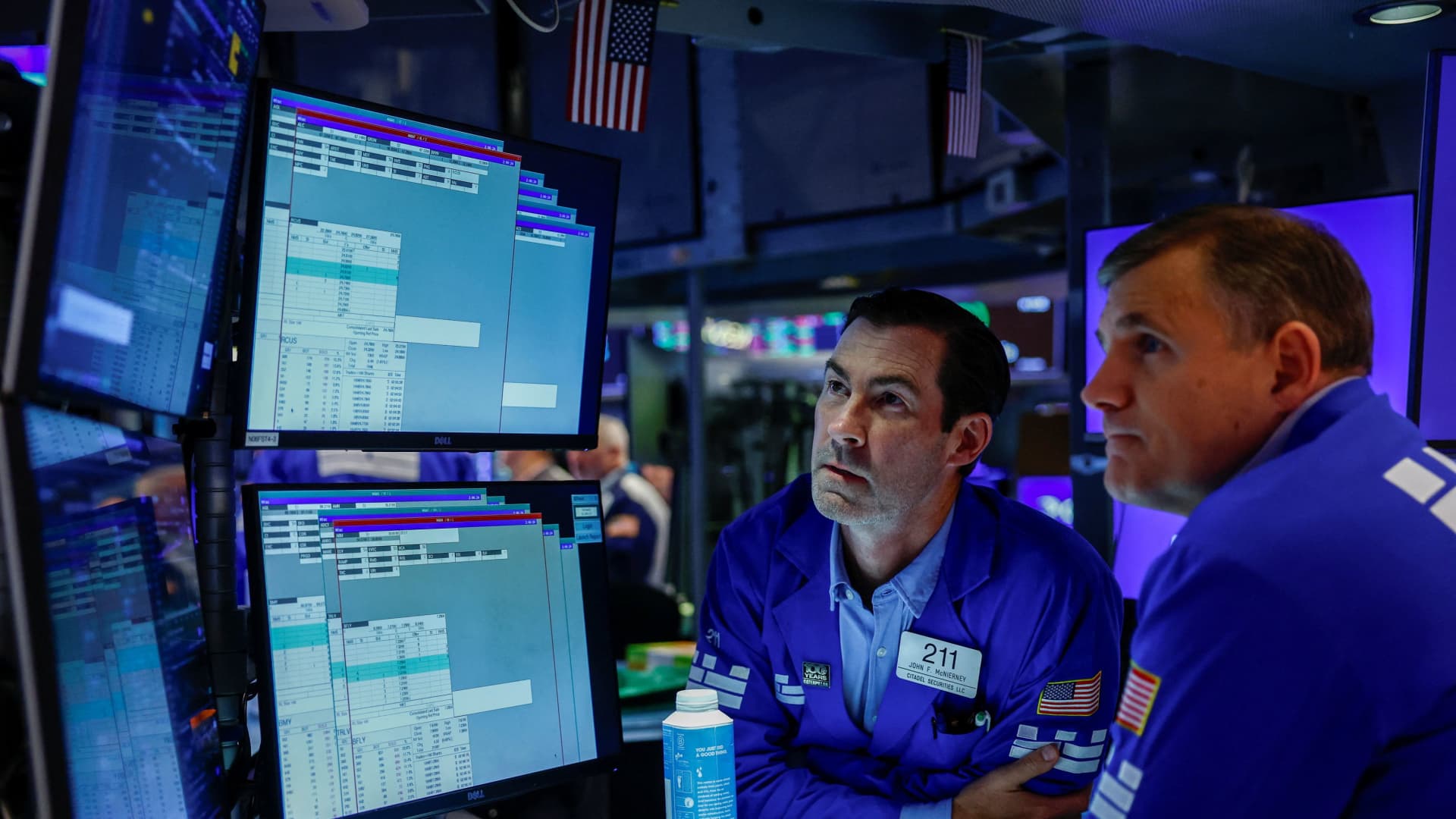 Stock Market Faces Volatility Amid Federal Reserve Rate Hike and AI Safety Concerns