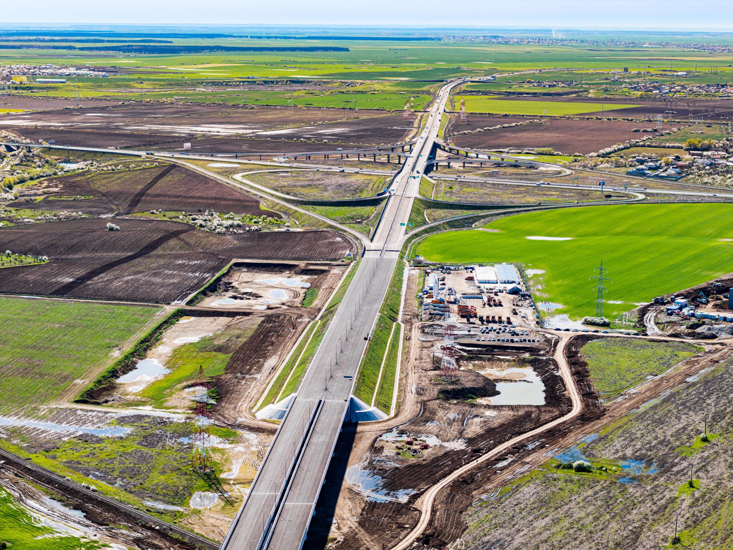 Improving Traffic Management in Automated Logistics Parks with Integrated Systems