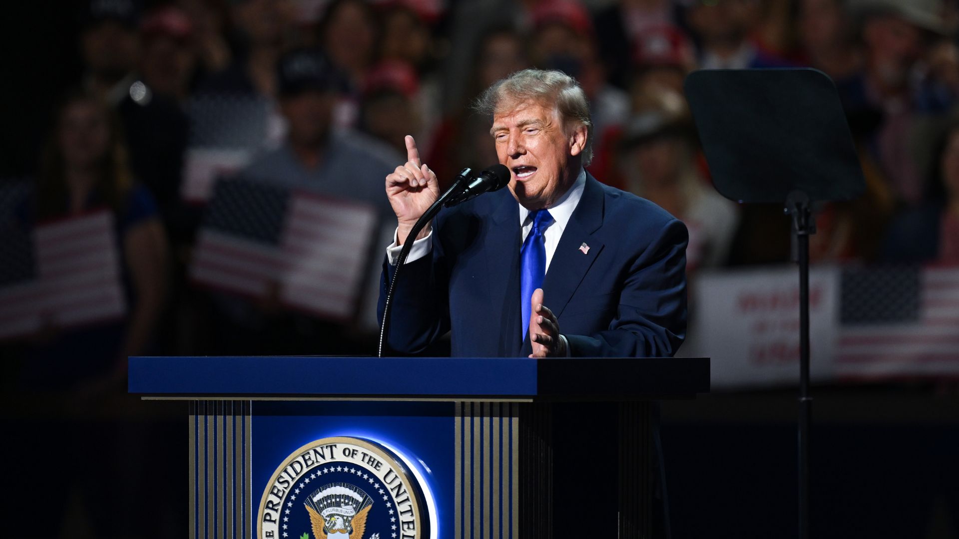Trump Dismisses AI Guardrails Amid Calls for Slower Development from Tech Leaders