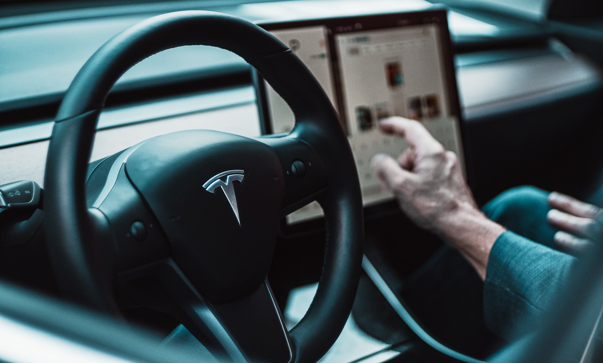 Tesla's Cybercab Launch Underwhelms, Leaving Waymo Dominant in Robotaxi Market