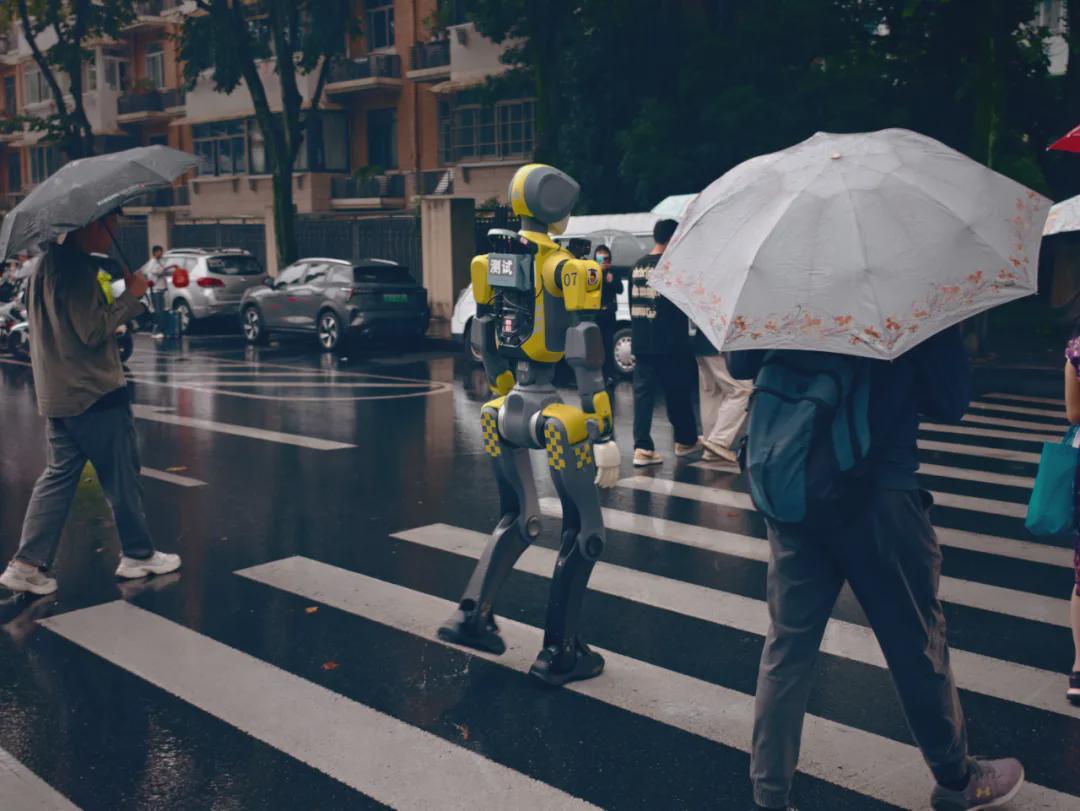 Humanoid Robots Tested Under Adverse Conditions Set New Benchmark for Embodied Intelligence