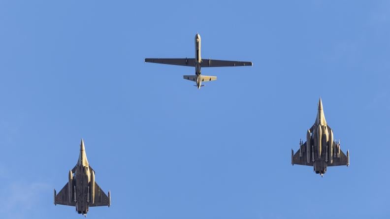 French Air Force to Integrate AI-Enhanced Combat Drones and Rafales by 2028