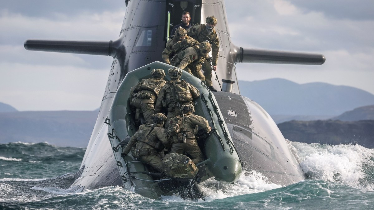 British Commandos Conduct Submarine Insertion During NATO Exercise Strike Warrior